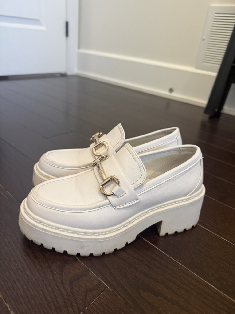 Steve Madden White Chunky Platform Lug Sole Loafers Gold Horsebit Size 6 - Picture 2 of 3